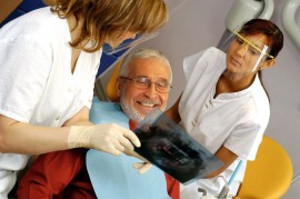 Опытные стоматологи-протезисты